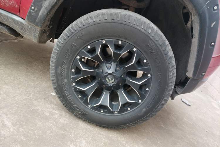 Used Jeep Grand Cherokee 2011 3.6L Comfort Edition Right Front Wheel Hub