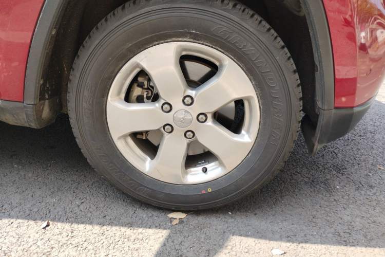 Used Jeep Grand Cherokee 2011 Revised 3.6L Luxury Edition Right Front Wheel Hub