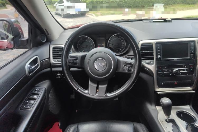 Used Jeep Grand Cherokee 2011 3.6L Luxury Navigation Edition Steering Wheel
