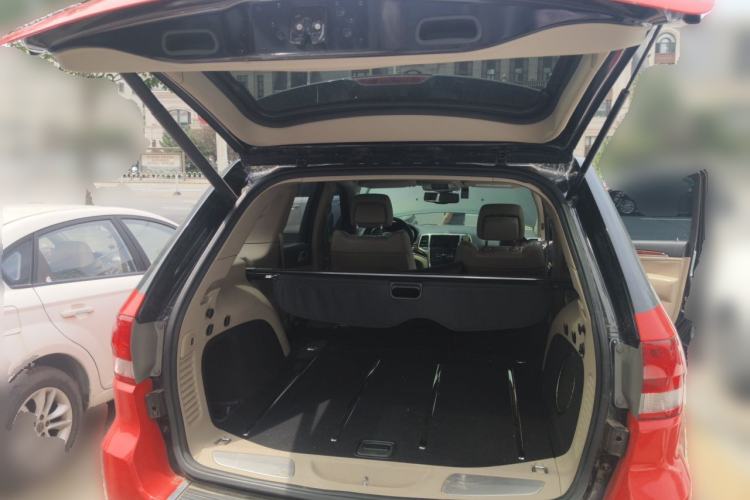 Used Jeep Grand Cherokee 2011 3.6L Luxury Navigation Edition Trunk
