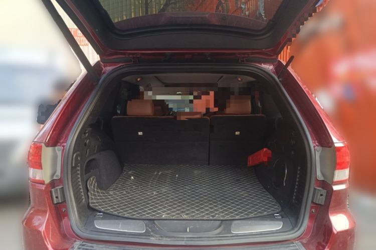 Used Jeep Grand Cherokee 2011 3.6L Flagship Navigation Edition Trunk