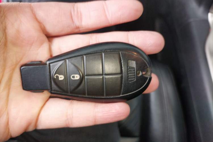 Used Jeep Grand Cherokee 2011 3.6L Comfort Edition Vehicle Key