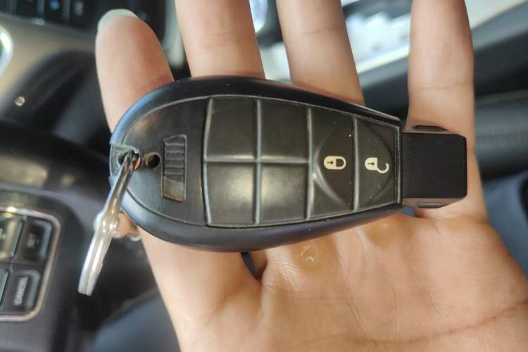 Used Jeep Grand Cherokee 2011 3.6L Luxury Navigation Edition Vehicle Key