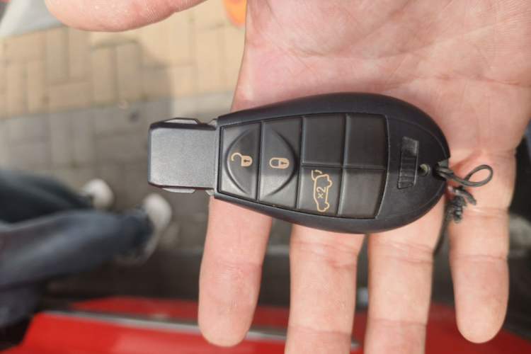 Used Jeep Grand Cherokee 2011 3.6L Luxury Navigation Edition Vehicle Key