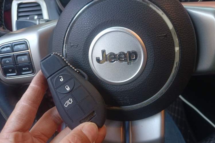 Used Jeep Grand Cherokee 2011 3.6L Flagship Navigation Edition Vehicle Key
