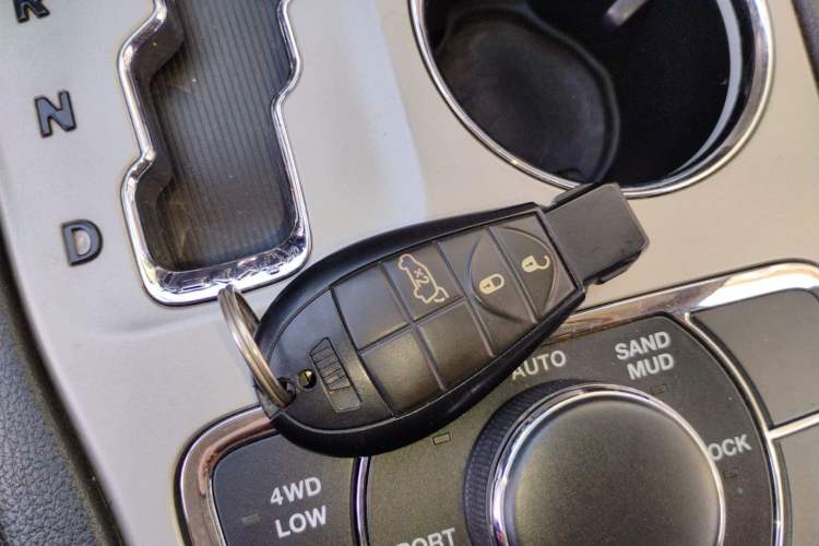 Used Jeep Grand Cherokee 2011 Revised 3.6L Luxury Edition Vehicle Key