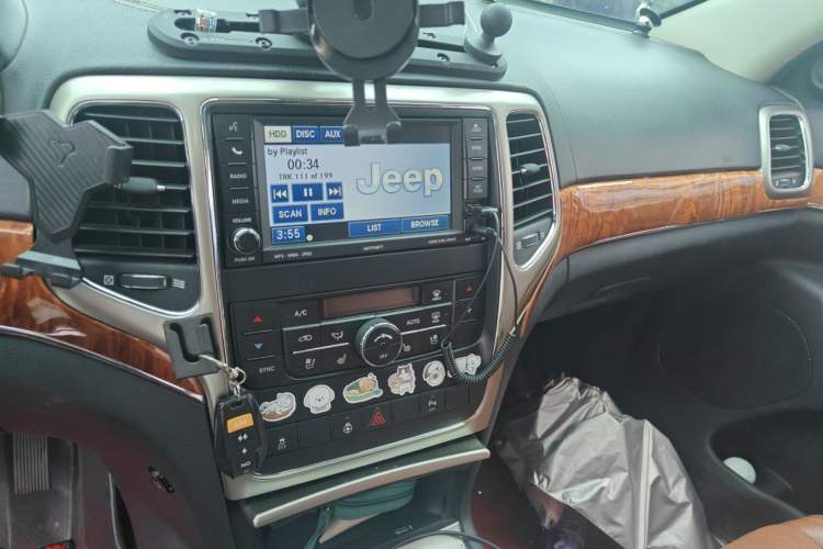 Used Jeep Grand Cherokee 2011 3.6L Flagship Edition Audio And AC Panel