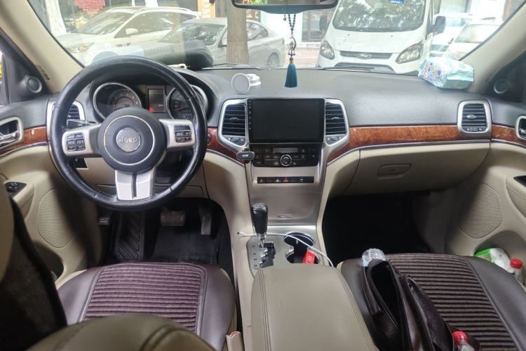 Used Jeep Grand Cherokee 2011 Revised 3.6L Luxury Navigation Edition Center Console