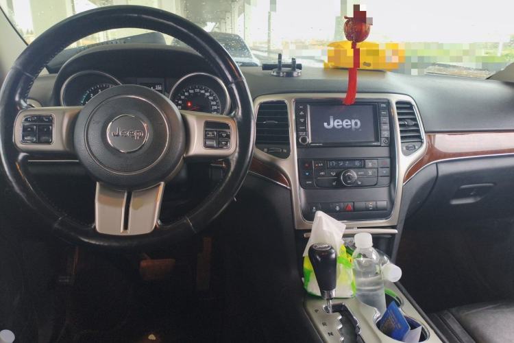 Used Jeep Grand Cherokee 2011 3.6L Luxury Edition Center Console