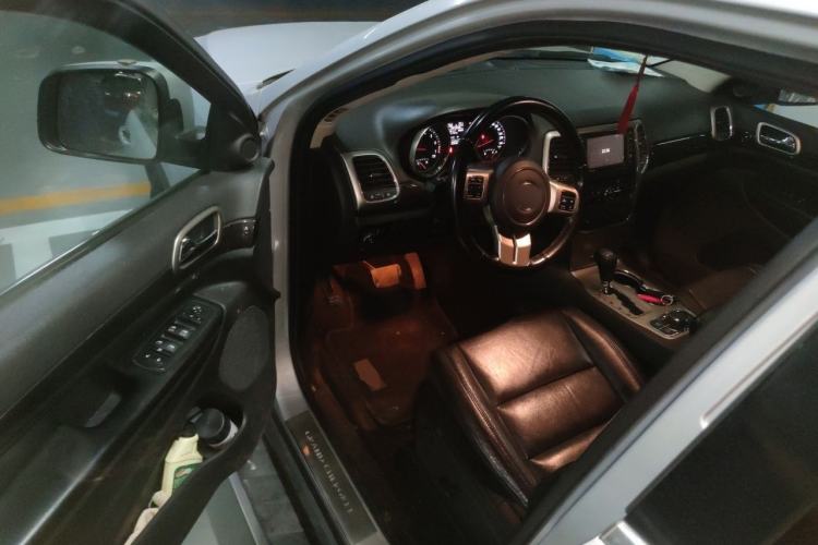 Used Jeep Grand Cherokee 2011 Revised Version 3.6L Anniversary Edition Navigation and Comfort Package Driver Seat