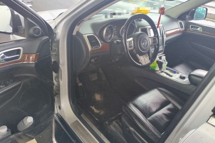 Used Jeep Grand Cherokee 2011 3.6L Luxury Edition Driver Seat