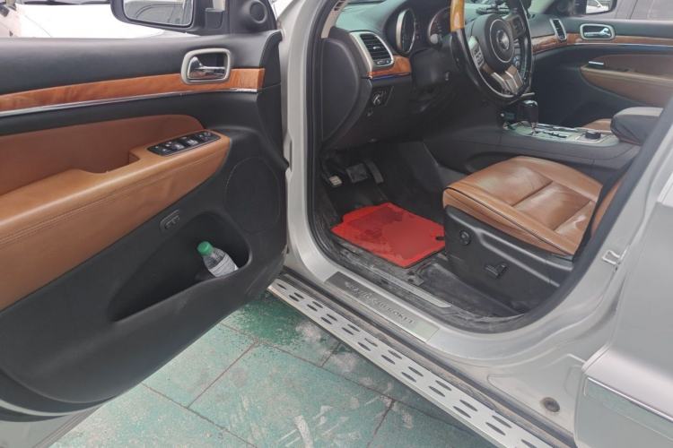 Used Jeep Grand Cherokee 2011 3.6L Flagship Edition Driver Seat