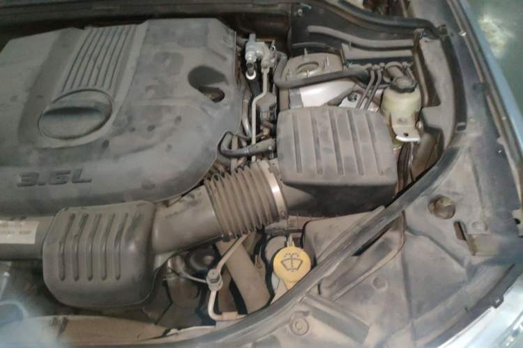Used Jeep Grand Cherokee 2011 Revised Version 3.6L Anniversary Edition Navigation and Comfort Package Engine Bay Left