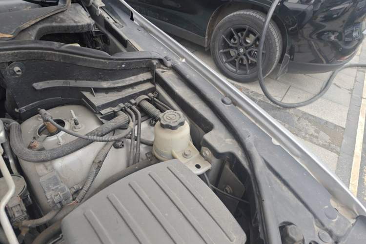 Used Jeep Grand Cherokee 2011 3.6L Flagship Edition Engine Bay Left
