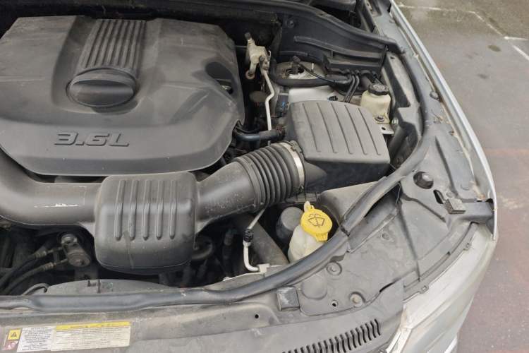 Used Jeep Grand Cherokee 2011 3.6L Luxury Navigation Edition Engine Bay Left