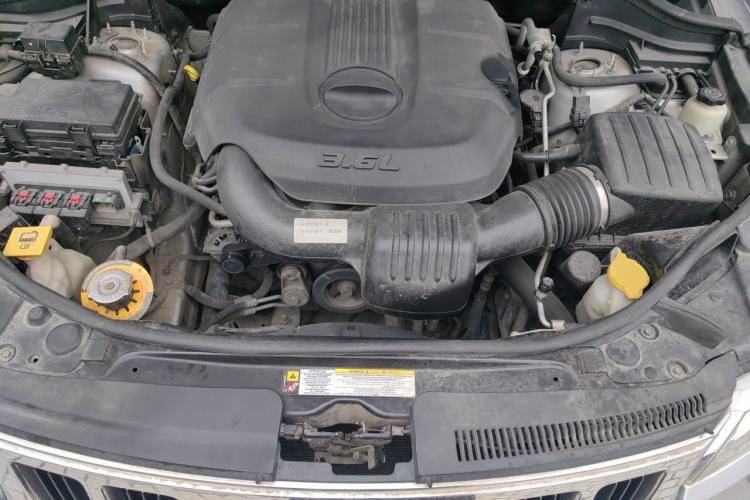 Used Jeep Grand Cherokee 2011 3.6L Luxury Navigation Edition Engine Bay