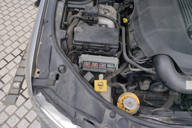 Used Jeep Grand Cherokee 2011 3.6L Luxury Navigation Edition Engine Bay Right