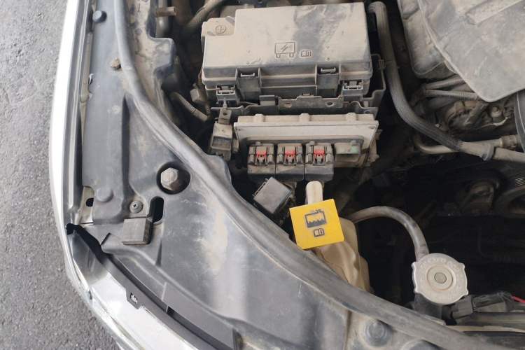 Used Jeep Grand Cherokee 2011 3.6L Luxury Edition Engine Bay Right