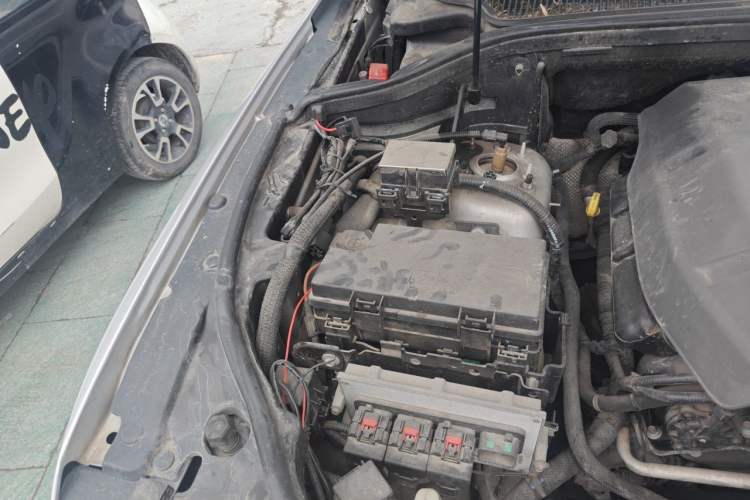 Used Jeep Grand Cherokee 2011 3.6L Flagship Edition Engine Bay Right