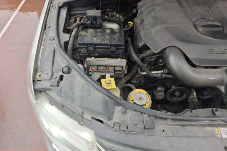 Used Jeep Grand Cherokee 2011 3.6L Luxury Navigation Edition Engine Bay Right