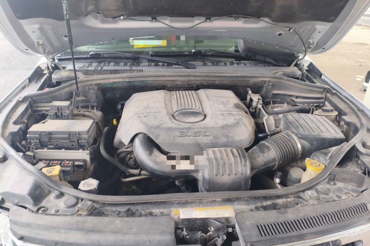 Used Jeep Grand Cherokee 2011 3.6L Luxury Edition Engine Bay