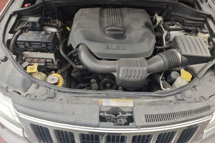Used Jeep Grand Cherokee 2011 3.6L Luxury Navigation Edition Engine Bay