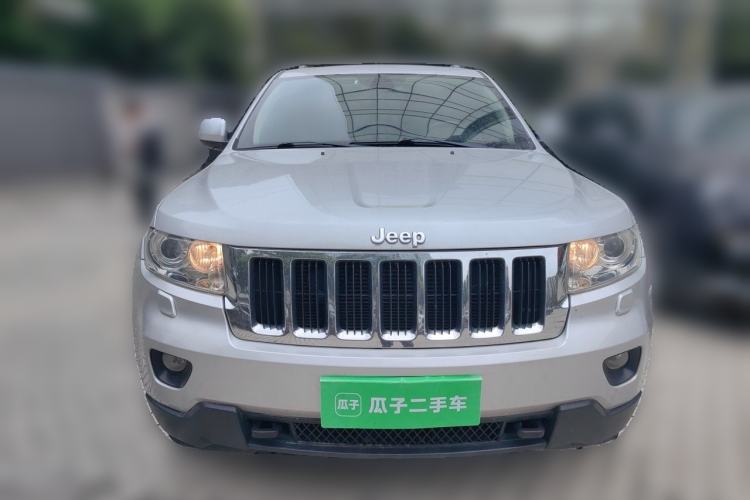 Used Jeep Grand Cherokee 2011 3.6L Luxury Navigation Edition Front