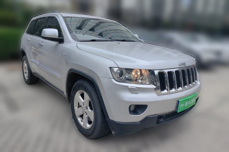 Used Jeep Grand Cherokee 2011 3.6L Luxury Navigation Edition Front Right 45 Deg