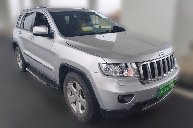 Used Jeep Grand Cherokee 2011 3.6L Luxury Edition Front Right 45 Deg