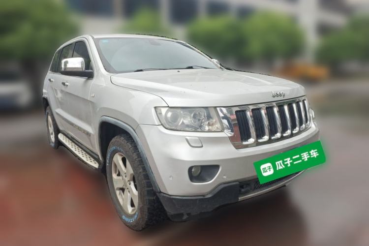 Used Jeep Grand Cherokee 2011 3.6L Luxury Navigation Edition Front Right 45 Deg