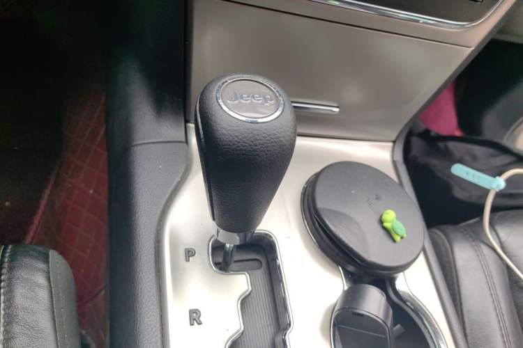 Used Jeep Grand Cherokee 2011 3.6L Luxury Navigation Edition Gear Lever