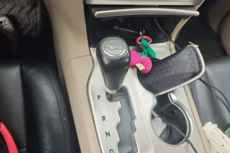 Used Jeep Grand Cherokee 2011 3.6L Luxury Navigation Edition Gear Lever