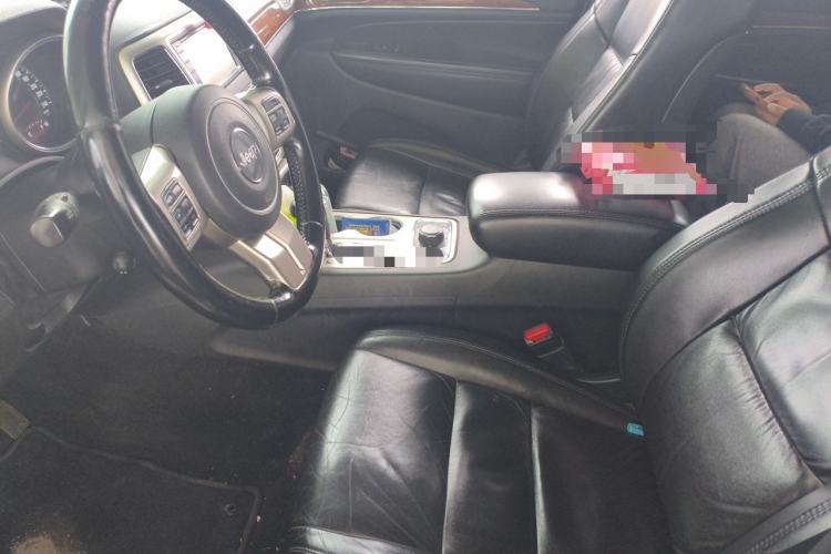 Used Jeep Grand Cherokee 2011 3.6L Luxury Edition Left Front Seat