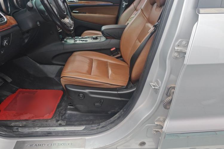 Used Jeep Grand Cherokee 2011 3.6L Flagship Edition Left Front Seat