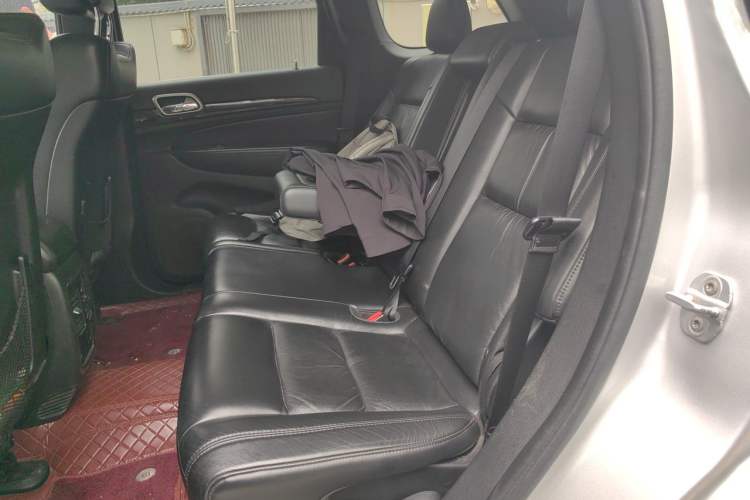 Used Jeep Grand Cherokee 2011 3.6L Luxury Navigation Edition Left Rear Seat