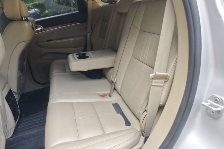 Used Jeep Grand Cherokee 2011 Revised 3.6L Luxury Navigation Edition Left Rear Seat