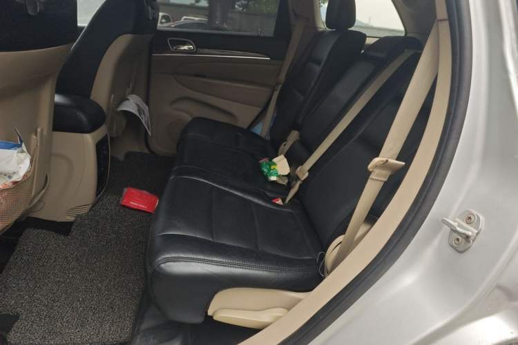 Used Jeep Grand Cherokee 2011 3.6L Luxury Navigation Edition Left Rear Seat
