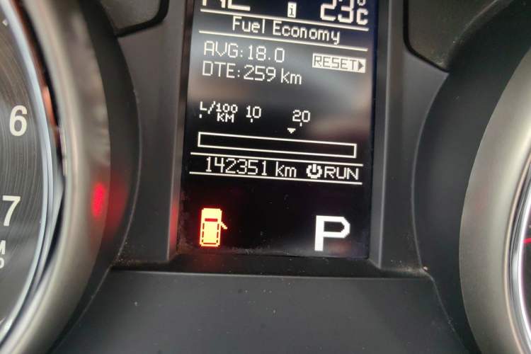 Used Jeep Grand Cherokee 2011 3.6L Luxury Navigation Edition Odometer Close Up