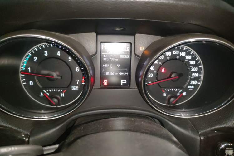 Used Jeep Grand Cherokee 2011 Revised Version 3.6L Anniversary Edition Navigation and Comfort Package Odometer Close Up