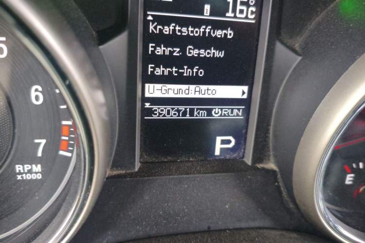 Used Jeep Grand Cherokee 2011 3.6L Luxury Edition Odometer Close Up