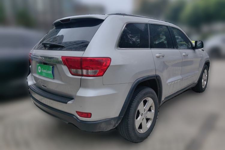 Used Jeep Grand Cherokee 2011 3.6L Luxury Navigation Edition Rear Right 45 Deg