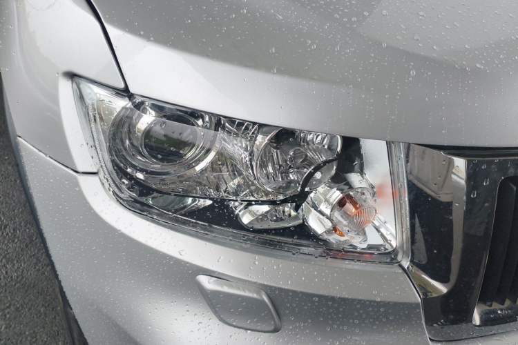 Used Jeep Grand Cherokee 2011 3.6L Luxury Edition Right Front Headlight