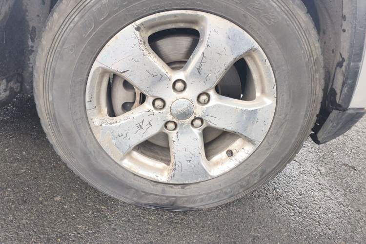 Used Jeep Grand Cherokee 2011 3.6L Luxury Edition Right Front Wheel Hub