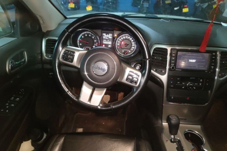 Used Jeep Grand Cherokee 2011 Revised Version 3.6L Anniversary Edition Navigation and Comfort Package Steering Wheel