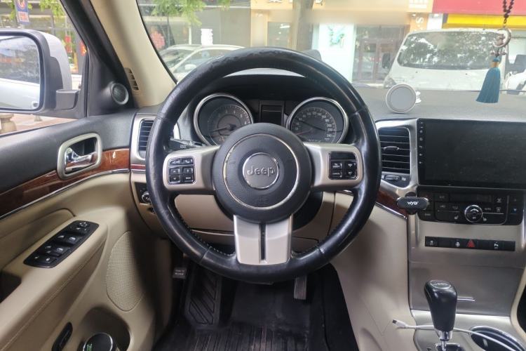 Used Jeep Grand Cherokee 2011 Revised 3.6L Luxury Navigation Edition Steering Wheel