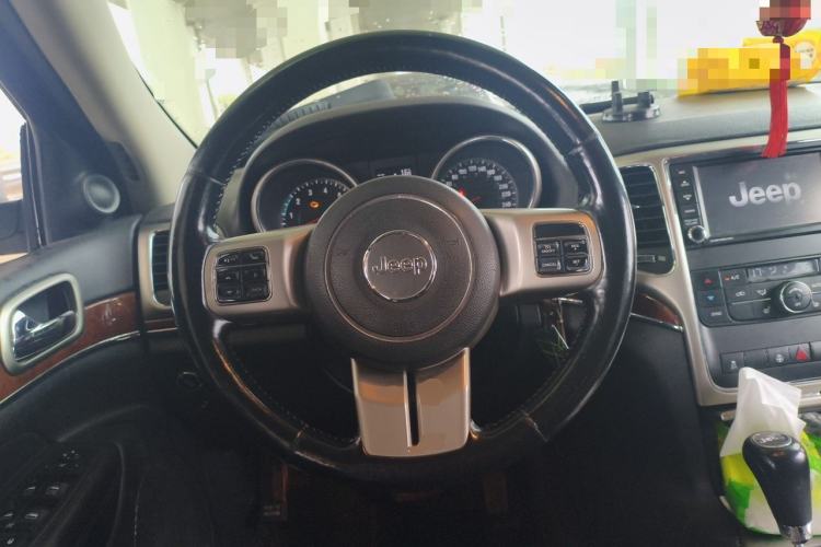 Used Jeep Grand Cherokee 2011 3.6L Luxury Edition Steering Wheel