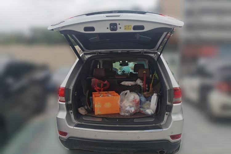 Used Jeep Grand Cherokee 2011 3.6L Flagship Edition Trunk