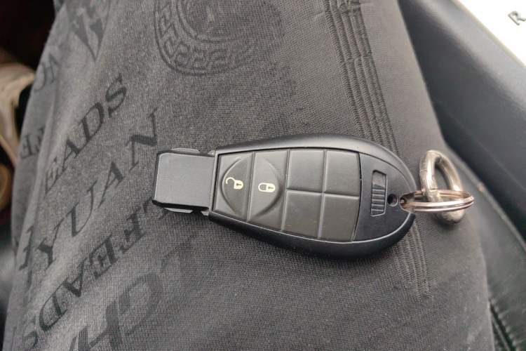 Used Jeep Grand Cherokee 2011 3.6L Luxury Navigation Edition Vehicle Key