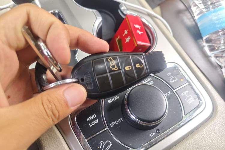 Used Jeep Grand Cherokee 2011 Revised 3.6L Luxury Navigation Edition Vehicle Key