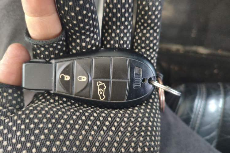 Used Jeep Grand Cherokee 2011 3.6L Luxury Edition Vehicle Key